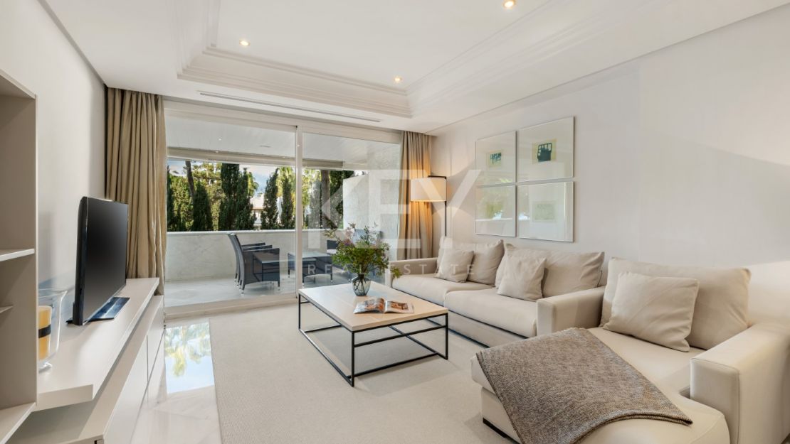 Stunning Seafront Luxury Apartment in Golden Mile, Marbella
