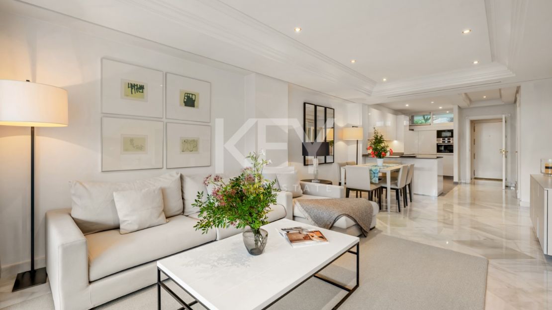 Stunning Seafront Luxury Apartment in Golden Mile, Marbella