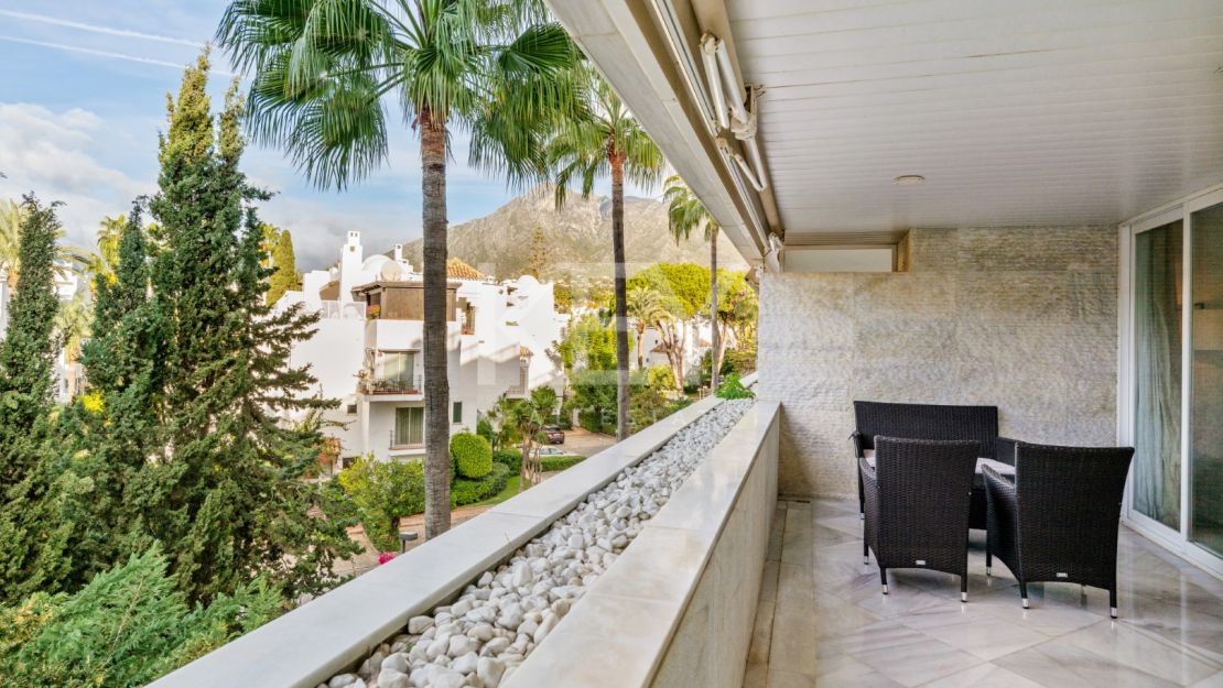 Stunning Seafront Luxury Apartment in Golden Mile, Marbella