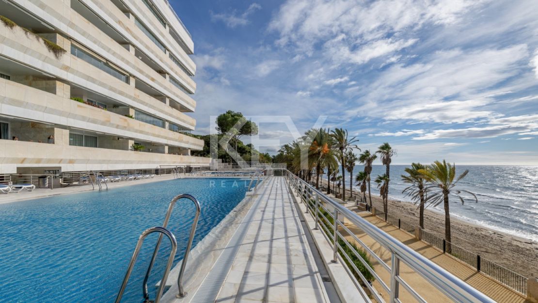 Stunning Seafront Luxury Apartment in Golden Mile, Marbella