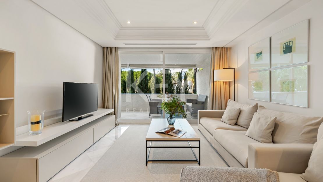 Stunning Seafront Luxury Apartment in Golden Mile, Marbella