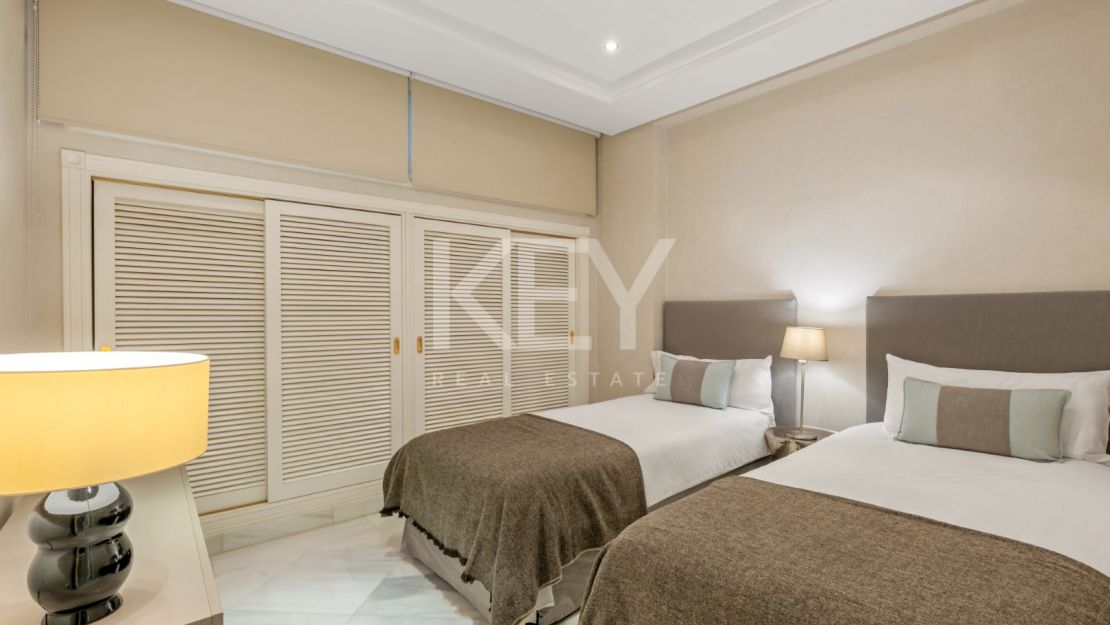 Stunning Seafront Luxury Apartment in Golden Mile, Marbella