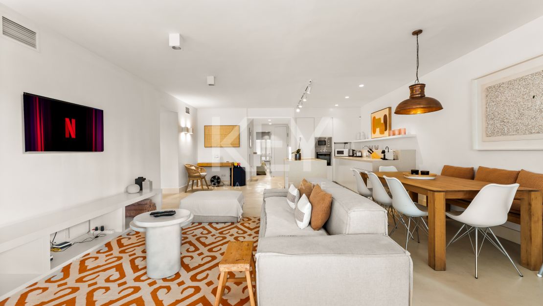 Una obra maestra contemporánea en Puente Romano, el complejo turístico más emblemático de Marbella, Marbella Golden Mile.