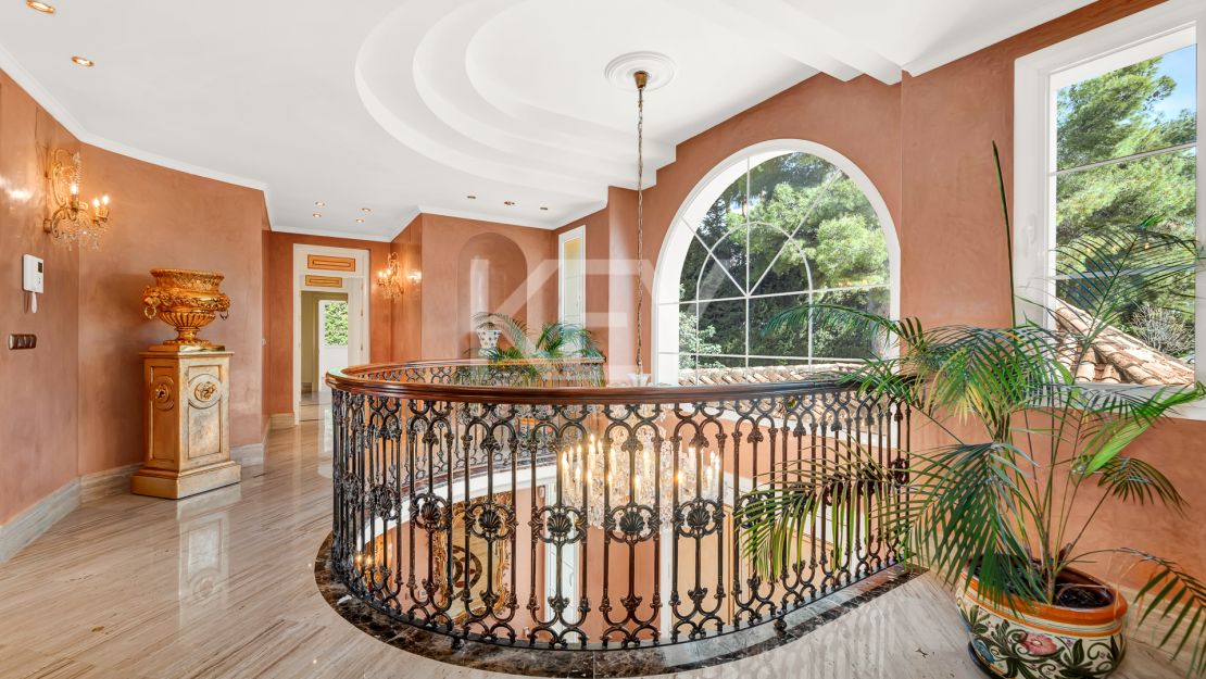 Magnífica villa en Sierra Blanca con impresionantes vistas al mar