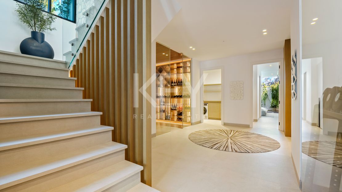 Villa contemporánea con vistas panorámicas al mar y al valle en La Quinta, Benahavis