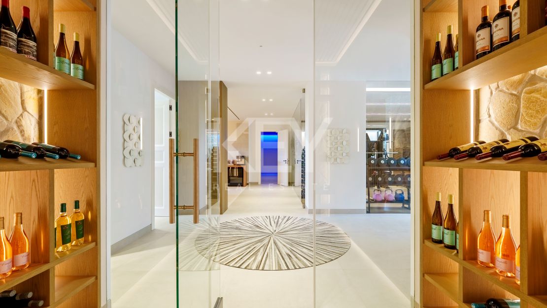 Villa contemporánea con vistas panorámicas al mar y al valle en La Quinta, Benahavis