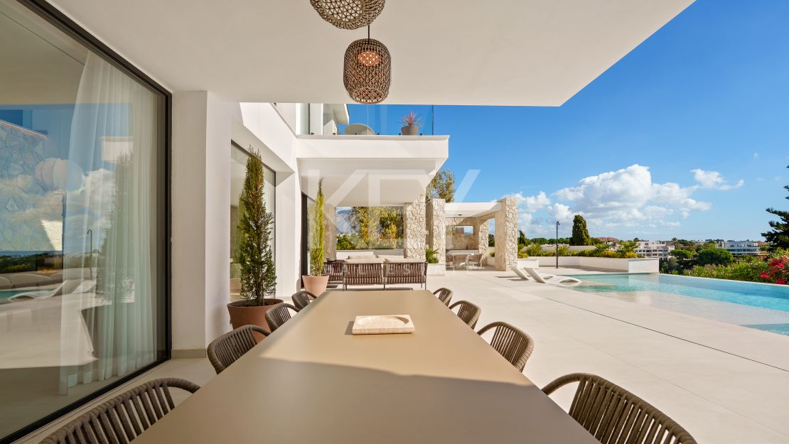 Villa contemporánea con vistas panorámicas al mar y al valle en La Quinta, Benahavis