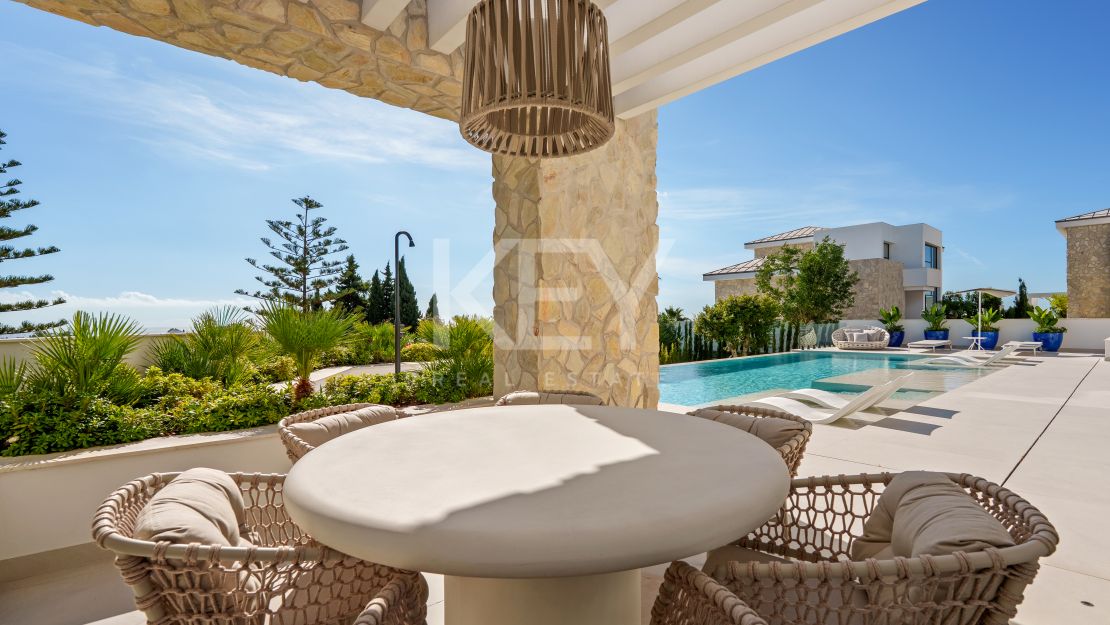 Villa contemporánea con vistas panorámicas al mar y al valle en La Quinta, Benahavis