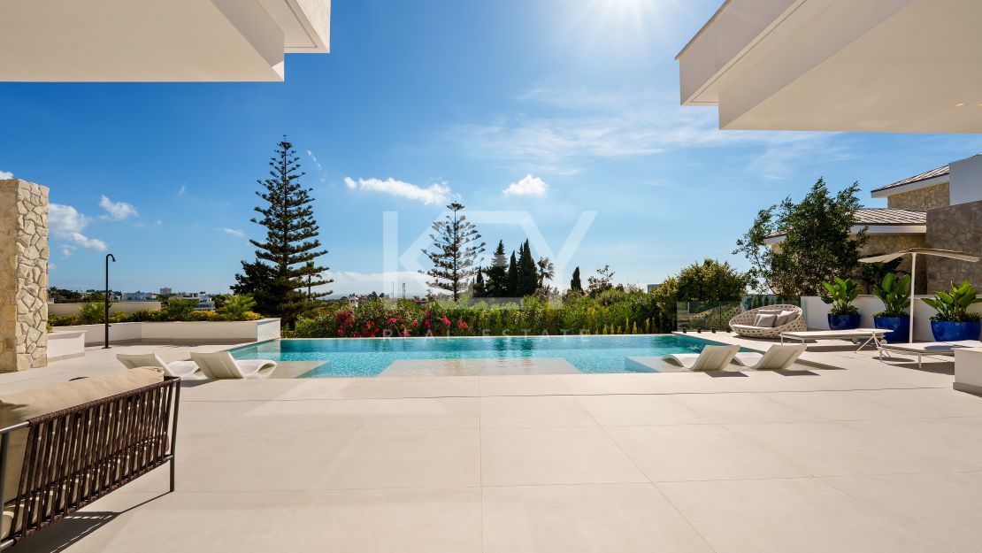 Villa contemporánea con vistas panorámicas al mar y al valle en La Quinta, Benahavis