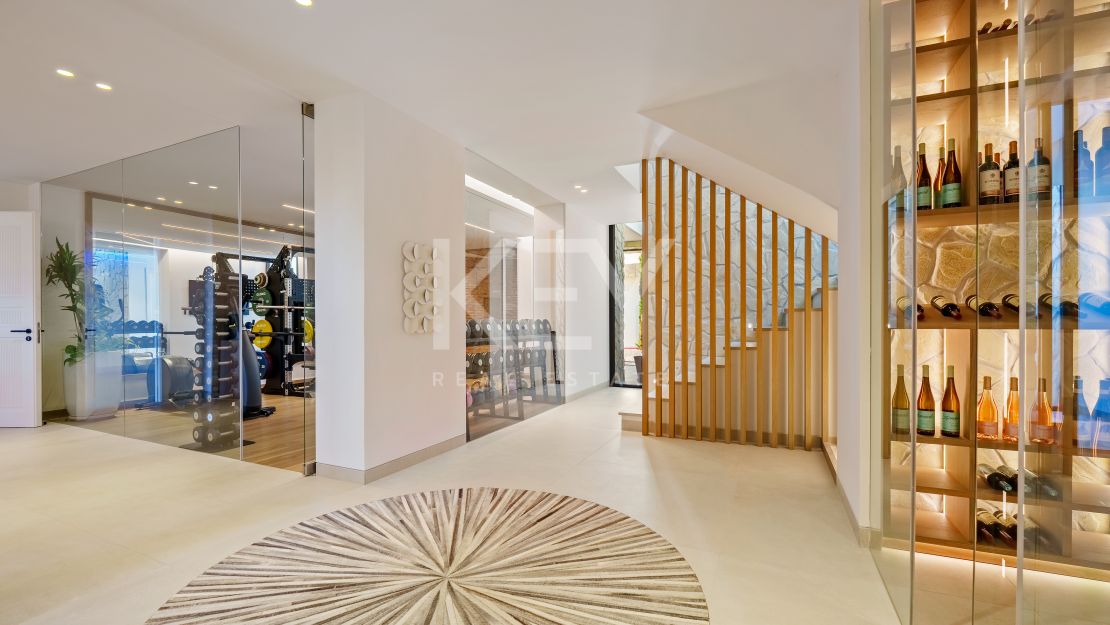 Villa contemporánea con vistas panorámicas al mar y al valle en La Quinta, Benahavis