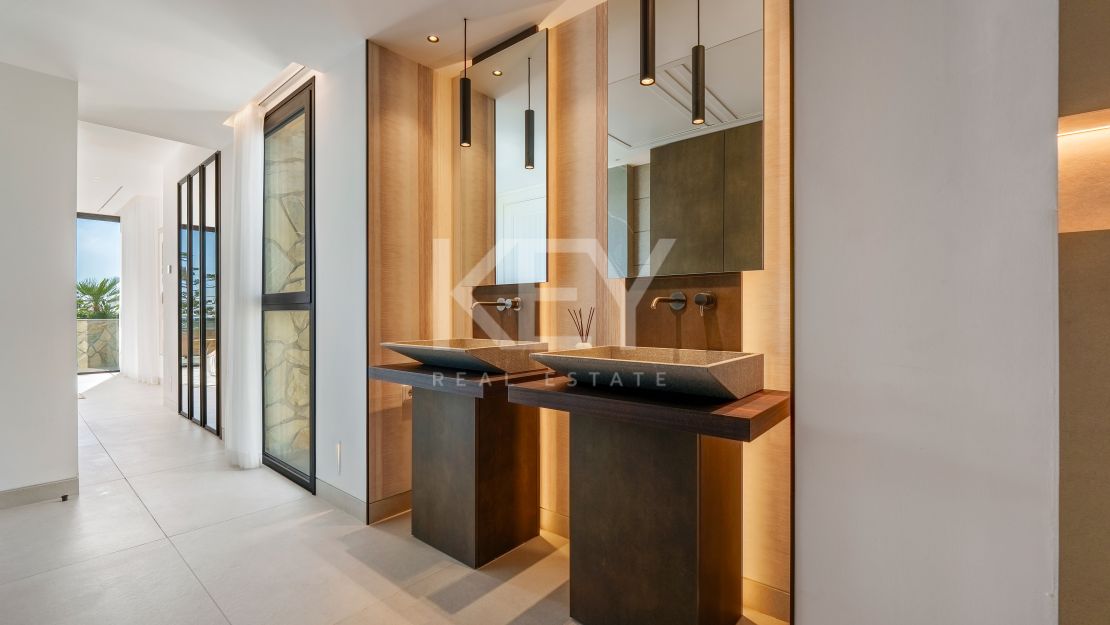 Villa contemporánea con vistas panorámicas al mar y al valle en La Quinta, Benahavis