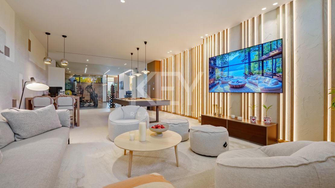 Villa contemporánea con vistas panorámicas al mar y al valle en La Quinta, Benahavis