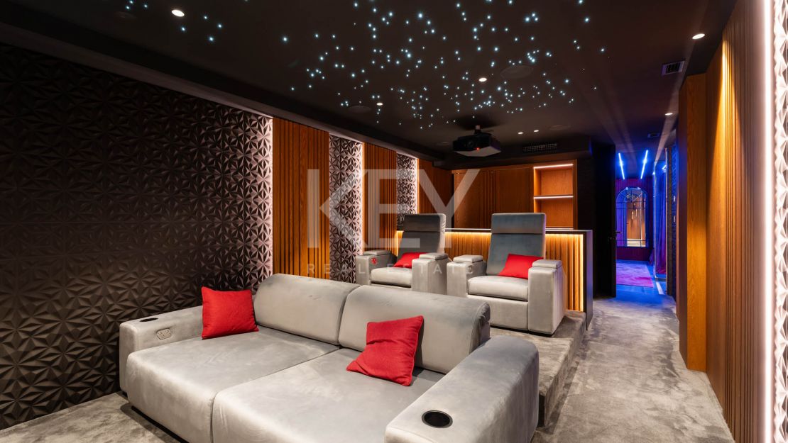 Современная вилла с панорамным видом на море, гольф-поле, Гибралтар и горы — Параисо Альто, Бенахавис