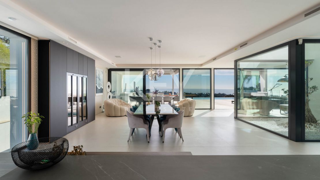 Современная вилла с панорамным видом на море, гольф-поле, Гибралтар и горы — Параисо Альто, Бенахавис