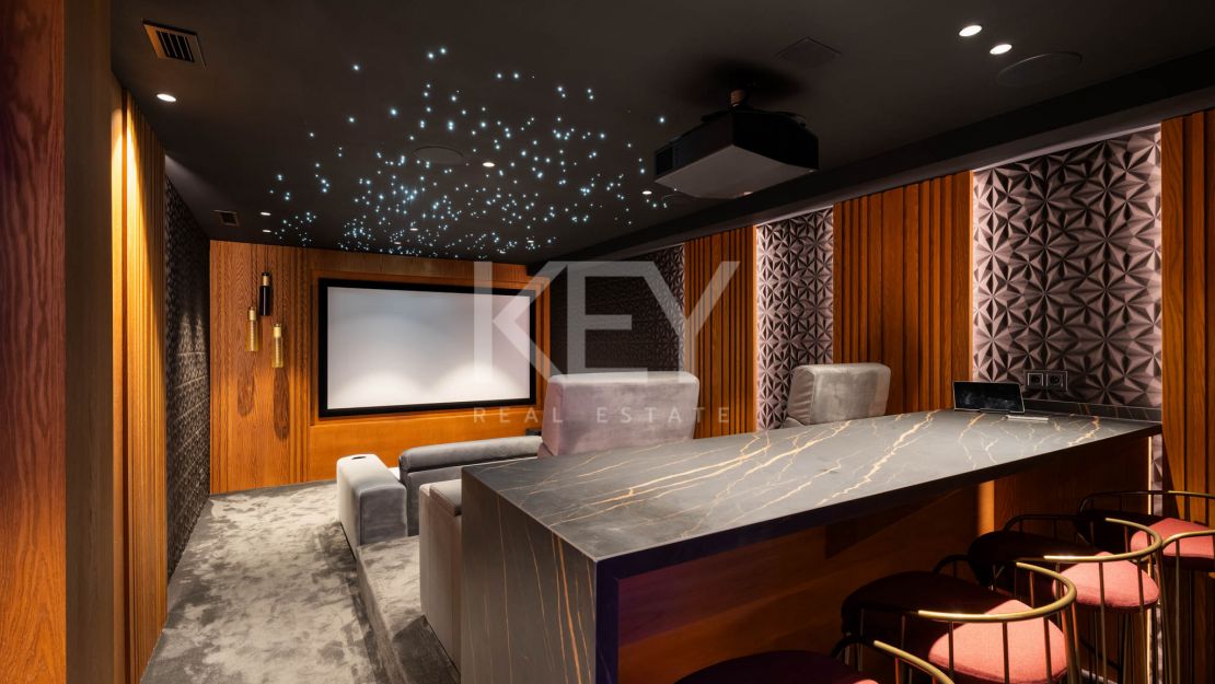 Современная вилла с панорамным видом на море, гольф-поле, Гибралтар и горы — Параисо Альто, Бенахавис