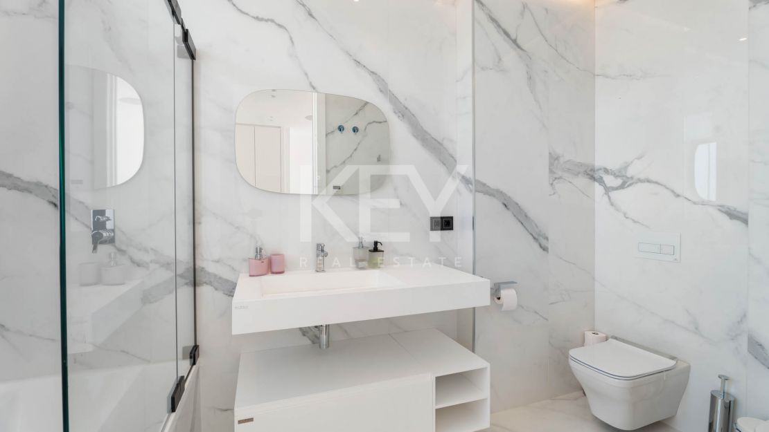 Современная вилла с панорамным видом на море, гольф-поле, Гибралтар и горы — Параисо Альто, Бенахавис