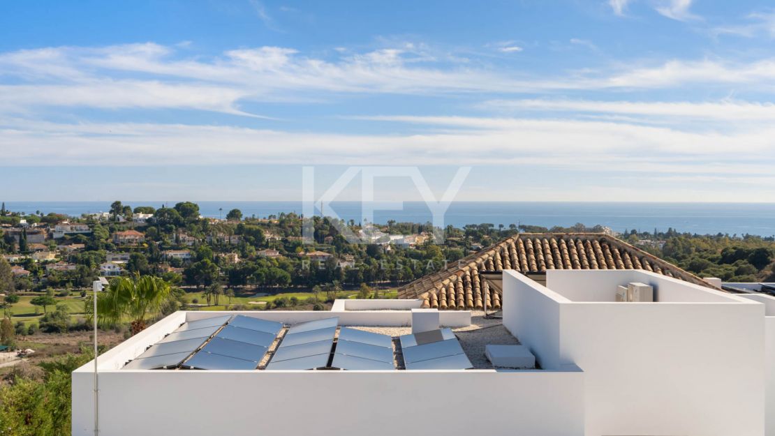Современная вилла с панорамным видом на море, гольф-поле, Гибралтар и горы — Параисо Альто, Бенахавис