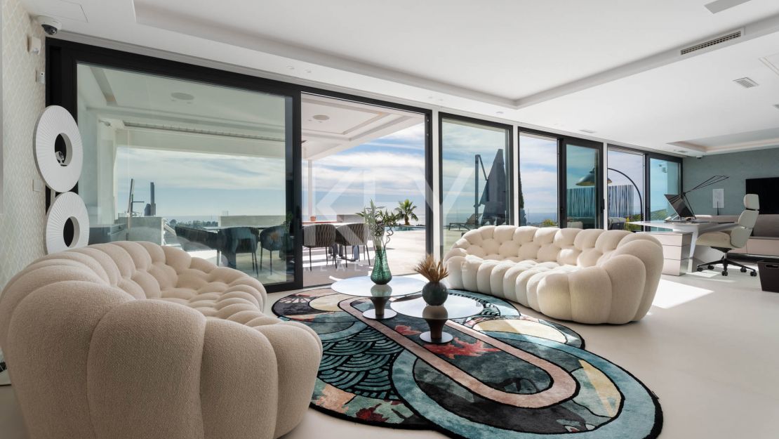 Современная вилла с панорамным видом на море, гольф-поле, Гибралтар и горы — Параисо Альто, Бенахавис