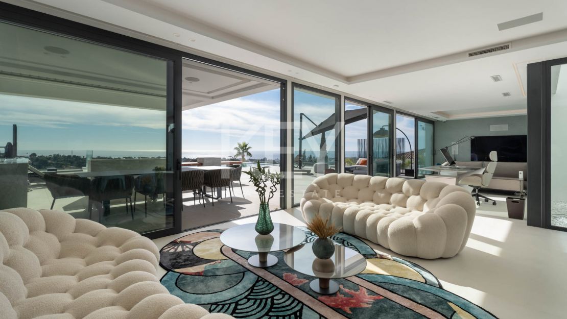 Современная вилла с панорамным видом на море, гольф-поле, Гибралтар и горы — Параисо Альто, Бенахавис