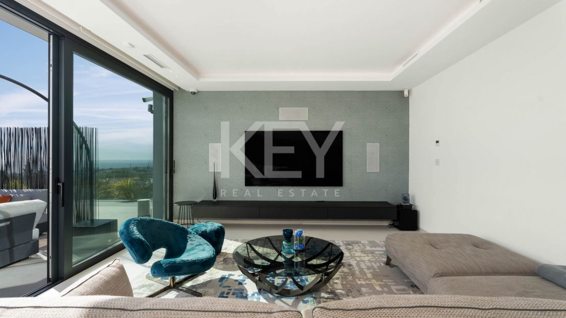 Современная вилла с панорамным видом на море, гольф-поле, Гибралтар и горы — Параисо Альто, Бенахавис