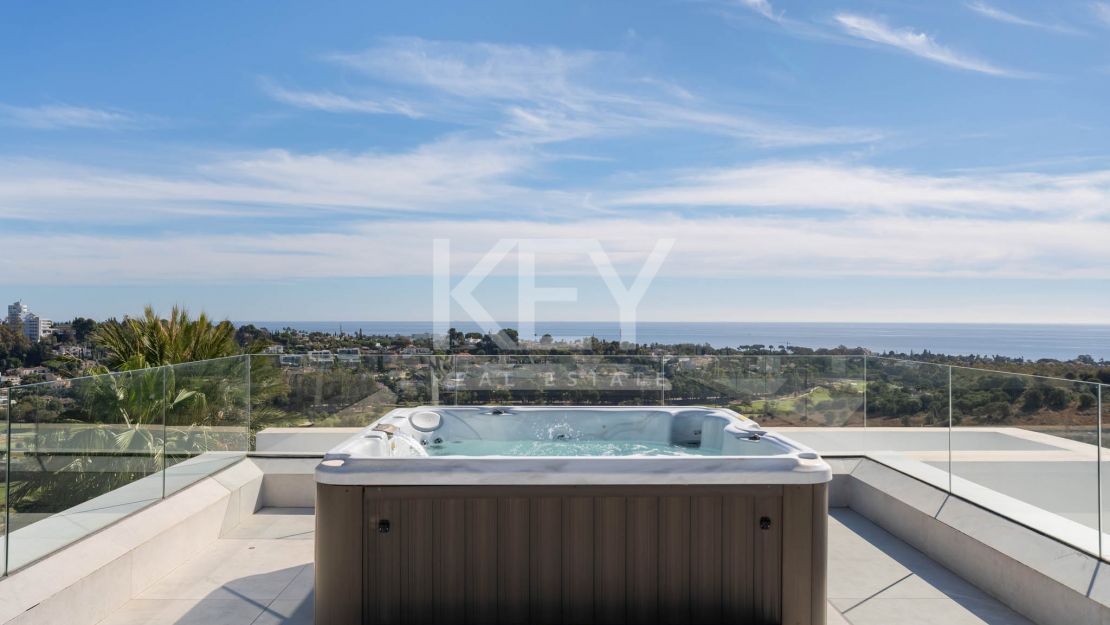 Современная вилла с панорамным видом на море, гольф-поле, Гибралтар и горы — Параисо Альто, Бенахавис