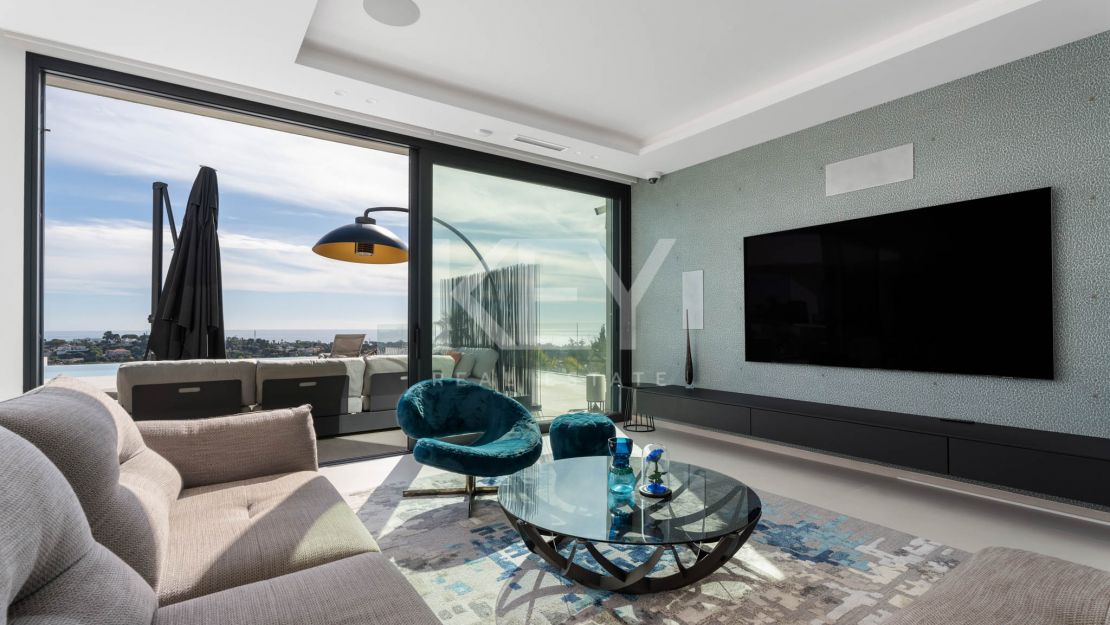 Современная вилла с панорамным видом на море, гольф-поле, Гибралтар и горы — Параисо Альто, Бенахавис