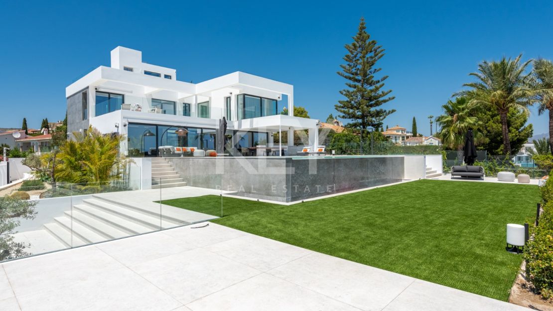 Современная вилла с панорамным видом на море, гольф-поле, Гибралтар и горы — Параисо Альто, Бенахавис