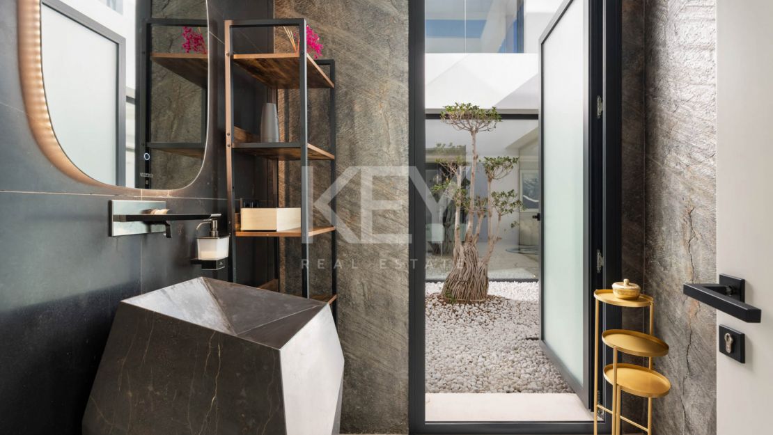 Современная вилла с панорамным видом на море, гольф-поле, Гибралтар и горы — Параисо Альто, Бенахавис