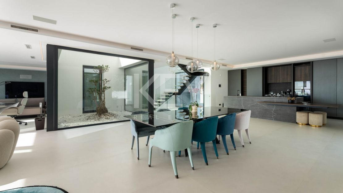 Современная вилла с панорамным видом на море, гольф-поле, Гибралтар и горы — Параисо Альто, Бенахавис