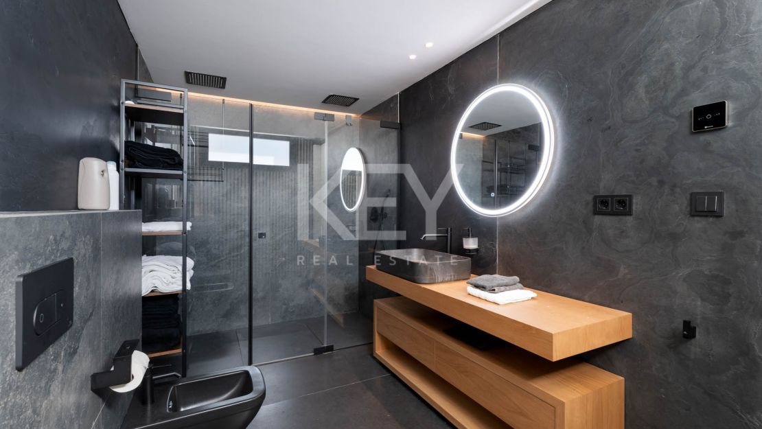 Современная вилла с панорамным видом на море, гольф-поле, Гибралтар и горы — Параисо Альто, Бенахавис