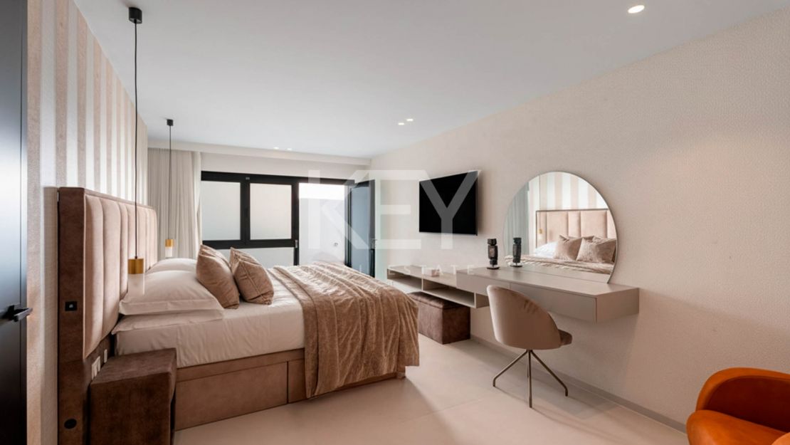 Современная вилла с панорамным видом на море, гольф-поле, Гибралтар и горы — Параисо Альто, Бенахавис