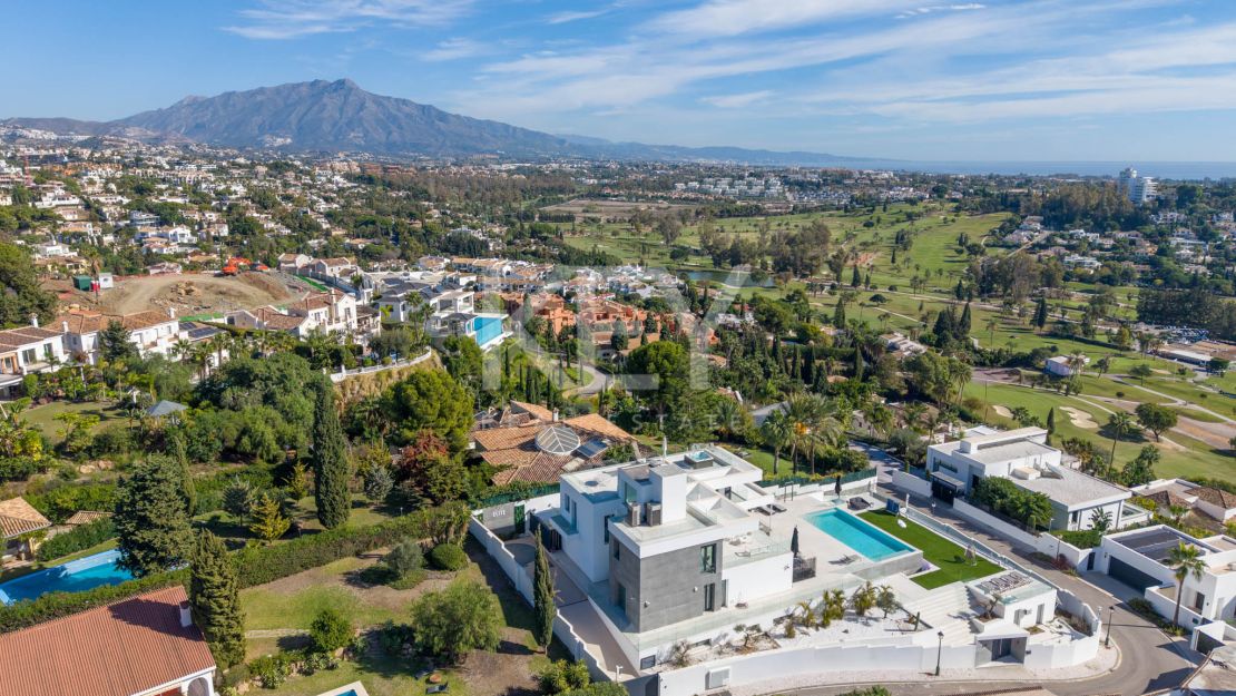 Современная вилла с панорамным видом на море, гольф-поле, Гибралтар и горы — Параисо Альто, Бенахавис