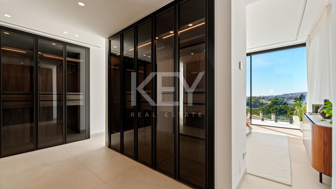 New luxury villa with panoramic views and infinity pool in La Quinta, Benahavis