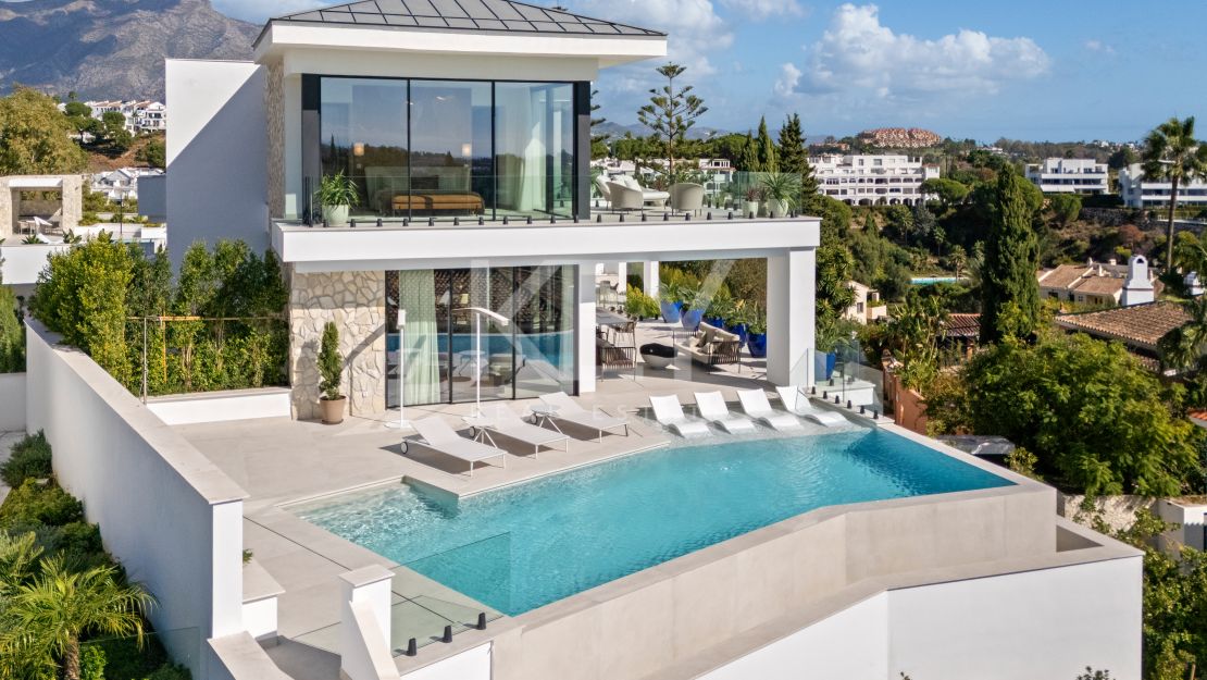 New luxury villa with panoramic views and infinity pool in La Quinta, Benahavis