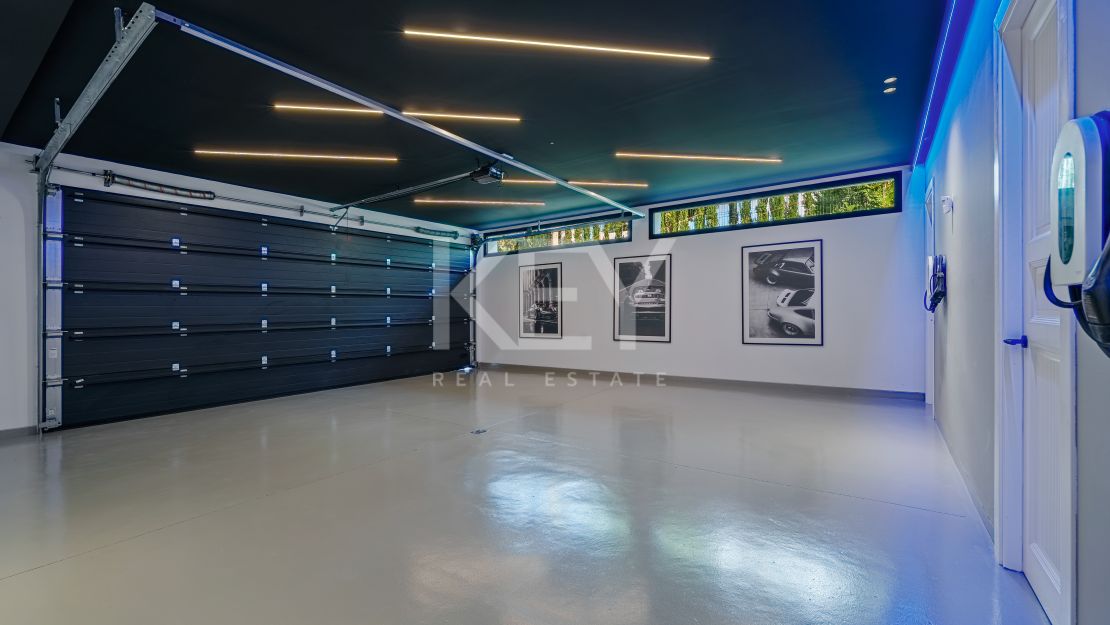 New luxury villa with panoramic views and infinity pool in La Quinta, Benahavis