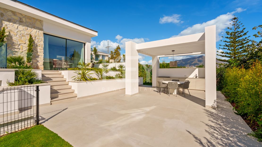 New luxury villa with panoramic views and infinity pool in La Quinta, Benahavis
