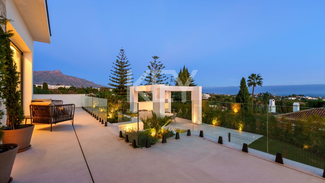 New luxury villa with panoramic views and infinity pool in La Quinta, Benahavis