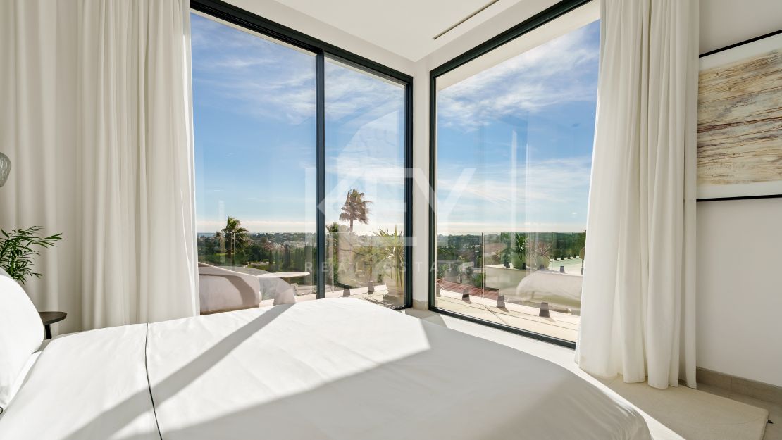 New luxury villa with panoramic views and infinity pool in La Quinta, Benahavis