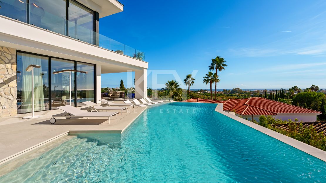 New luxury villa with panoramic views and infinity pool in La Quinta, Benahavis