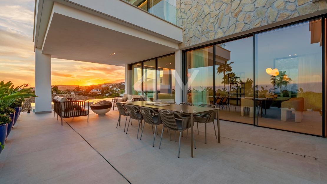 New luxury villa with panoramic views and infinity pool in La Quinta, Benahavis