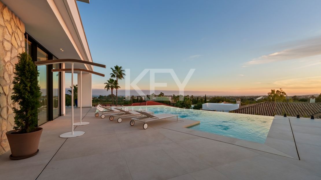 New luxury villa with panoramic views and infinity pool in La Quinta, Benahavis