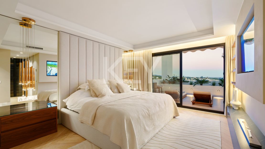 Excepcional ático dúplex con vistas al mar en Nueva Andalucía, Marbella