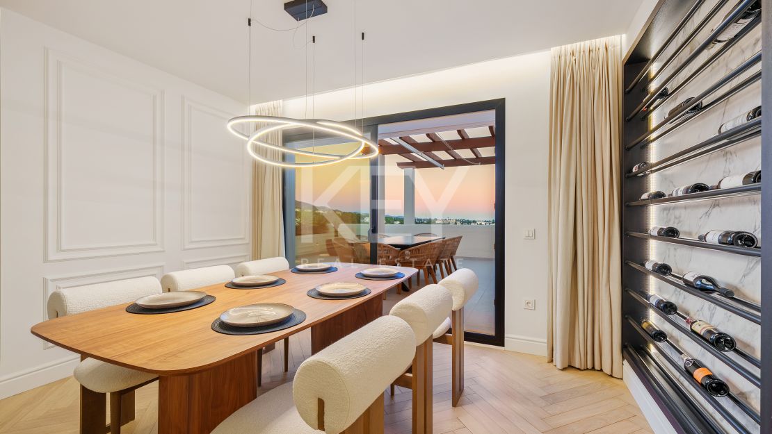 Excepcional ático dúplex con vistas al mar en Nueva Andalucía, Marbella