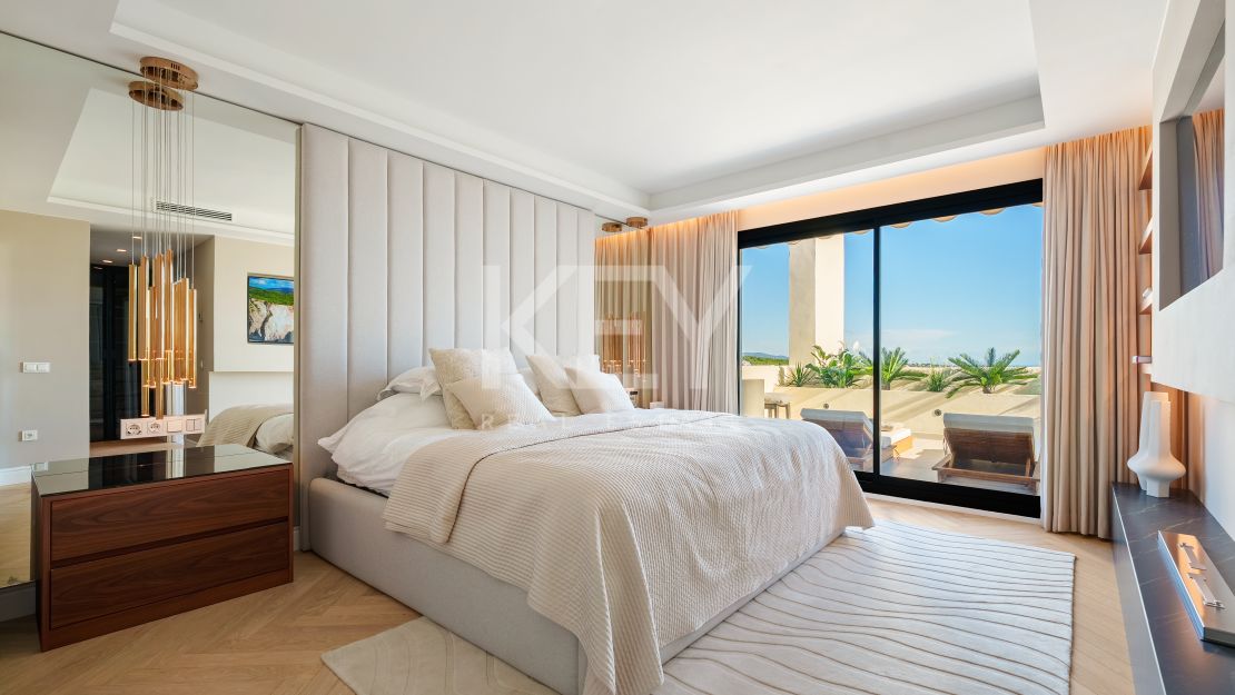 Excepcional ático dúplex con vistas al mar en Nueva Andalucía, Marbella