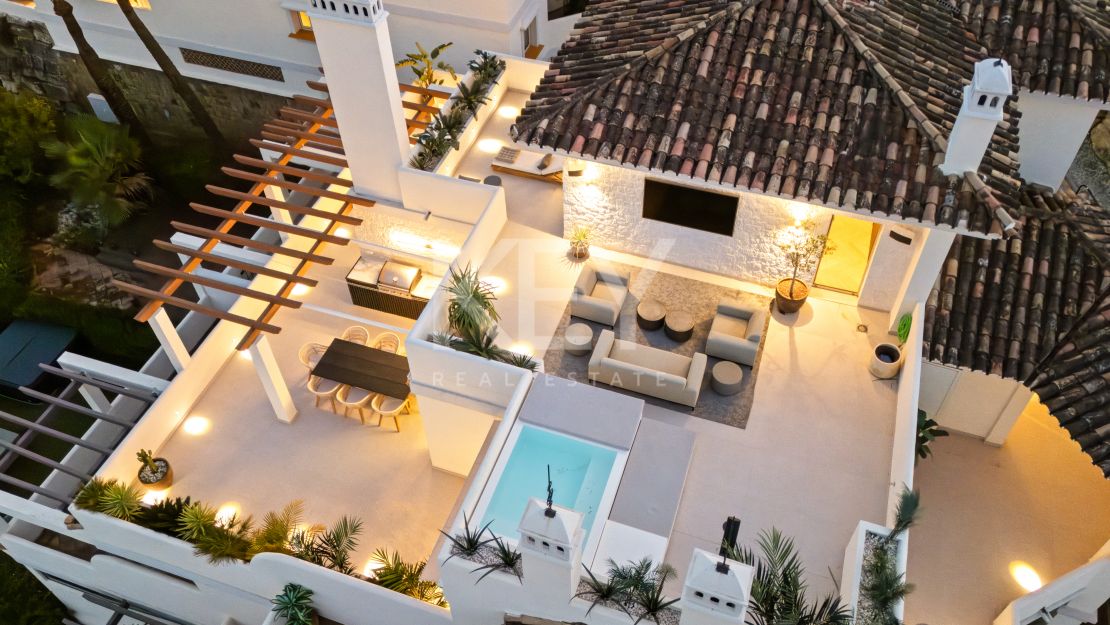 Excepcional ático dúplex con vistas al mar en Nueva Andalucía, Marbella