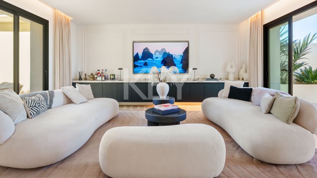 Excepcional ático dúplex con vistas al mar en Nueva Andalucía, Marbella