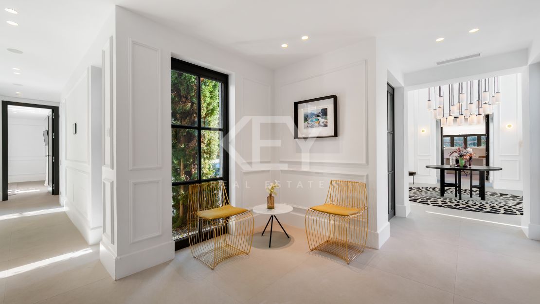 Elegante villa privada con orientación sur y vistas al campo de golf en Nueva Andalucía