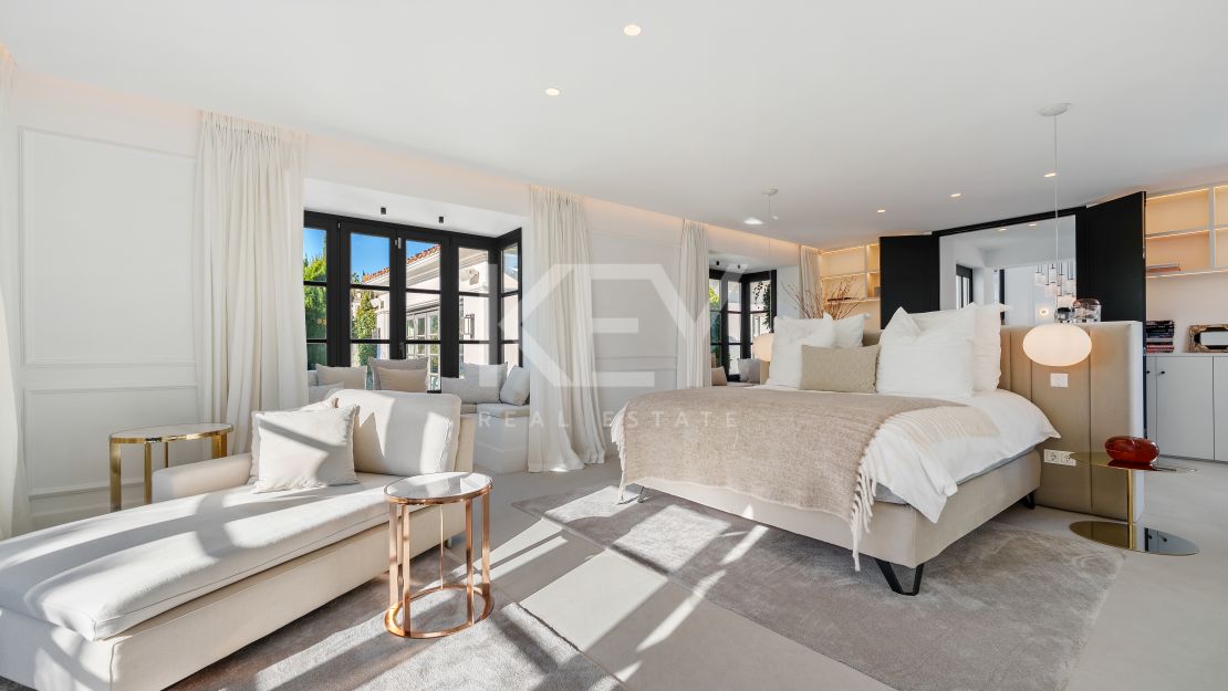 Elegante villa privada con orientación sur y vistas al campo de golf en Nueva Andalucía