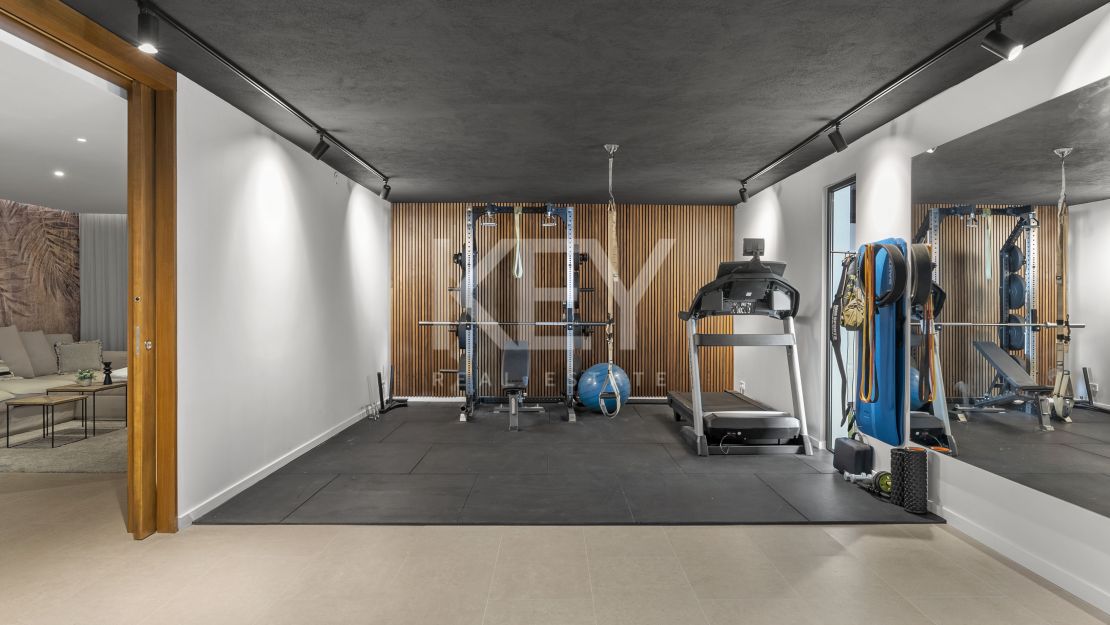 Fantastic villa on a sunny plot in Nueva Andalucia, Marbella