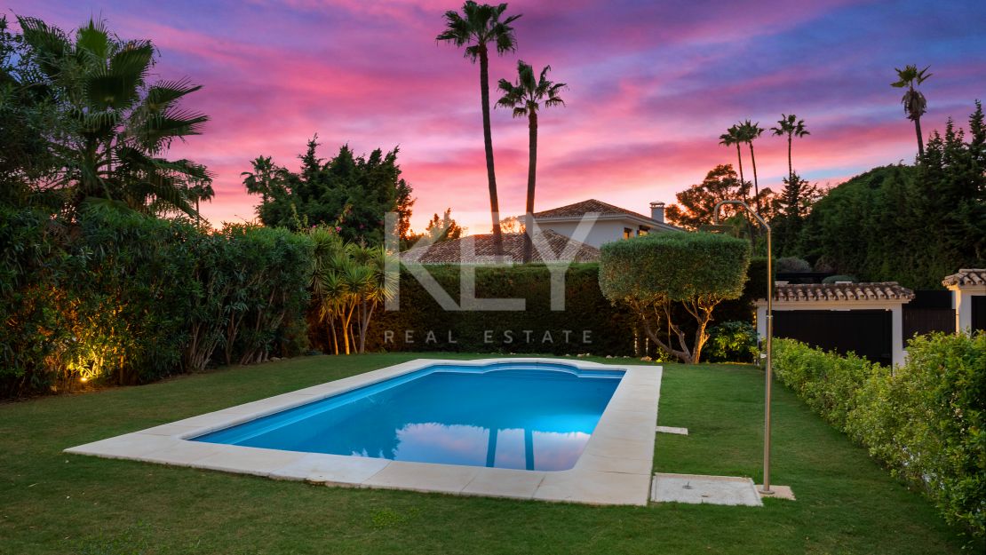 Fantastic villa on a sunny plot in Nueva Andalucia, Marbella